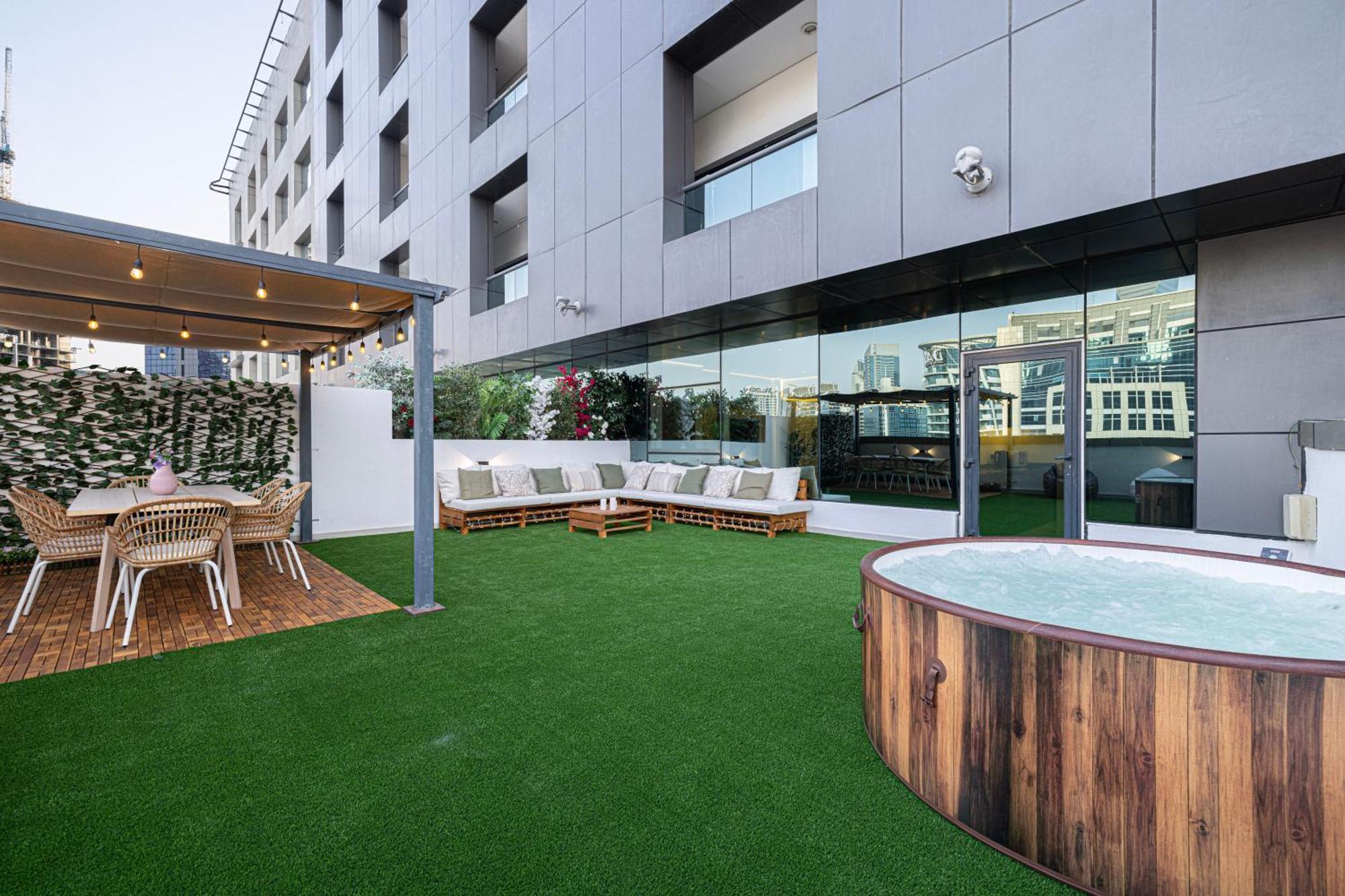 Next'House - Downtown Views Host Hostel Dubai Exterior photo